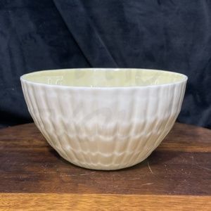 Belleek Limpet Bowl Ivory Luster Porcelain 6th Mark 1965-1980.